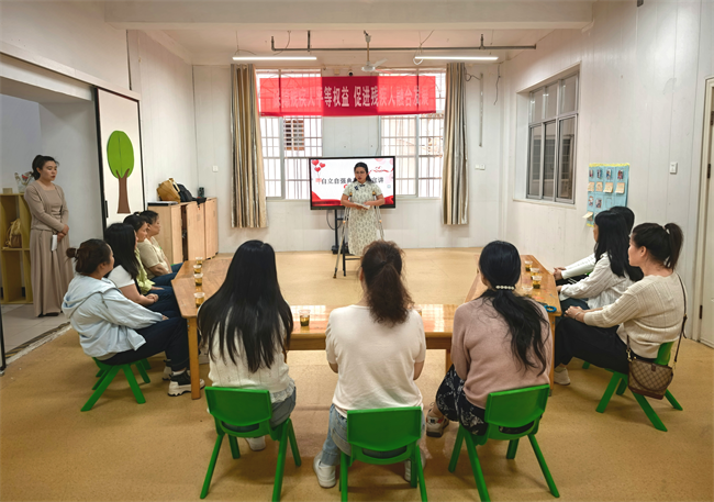 图为活动现场 图为活动现场